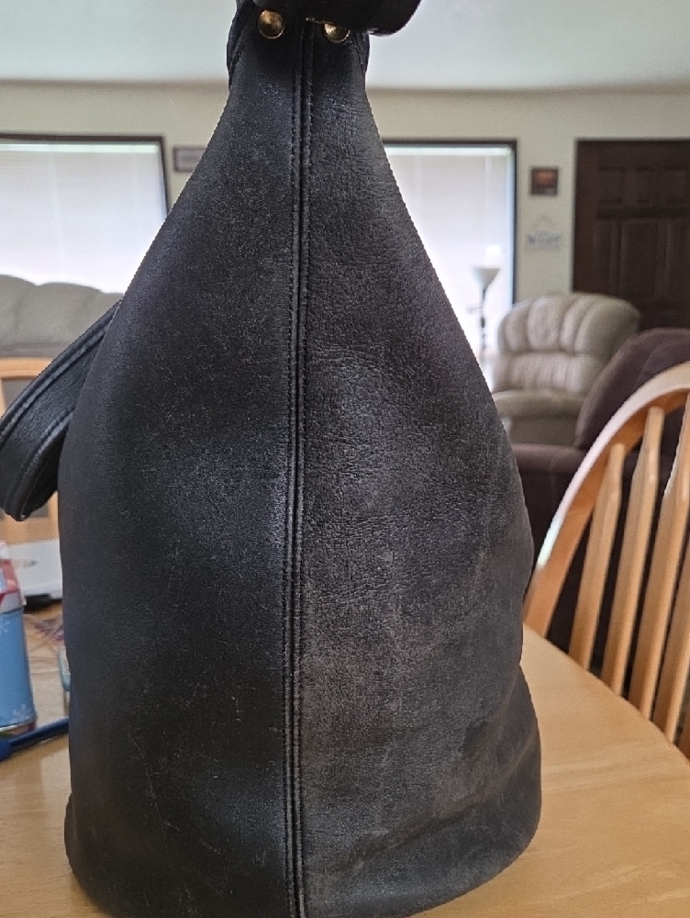 PERFECTLY BROKEN IN Coach Black Leather Bucket Shoulder Bag with Gold Hardware - Picture 5 of 9